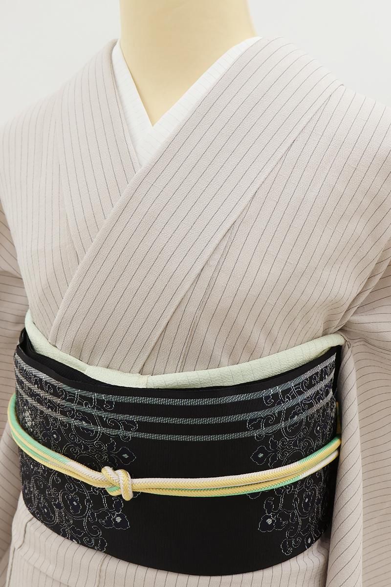 銀座【A-4071】単衣 縮士乎路紬 淡い桜鼠色 竪縞（紙札付）:身丈159/裄