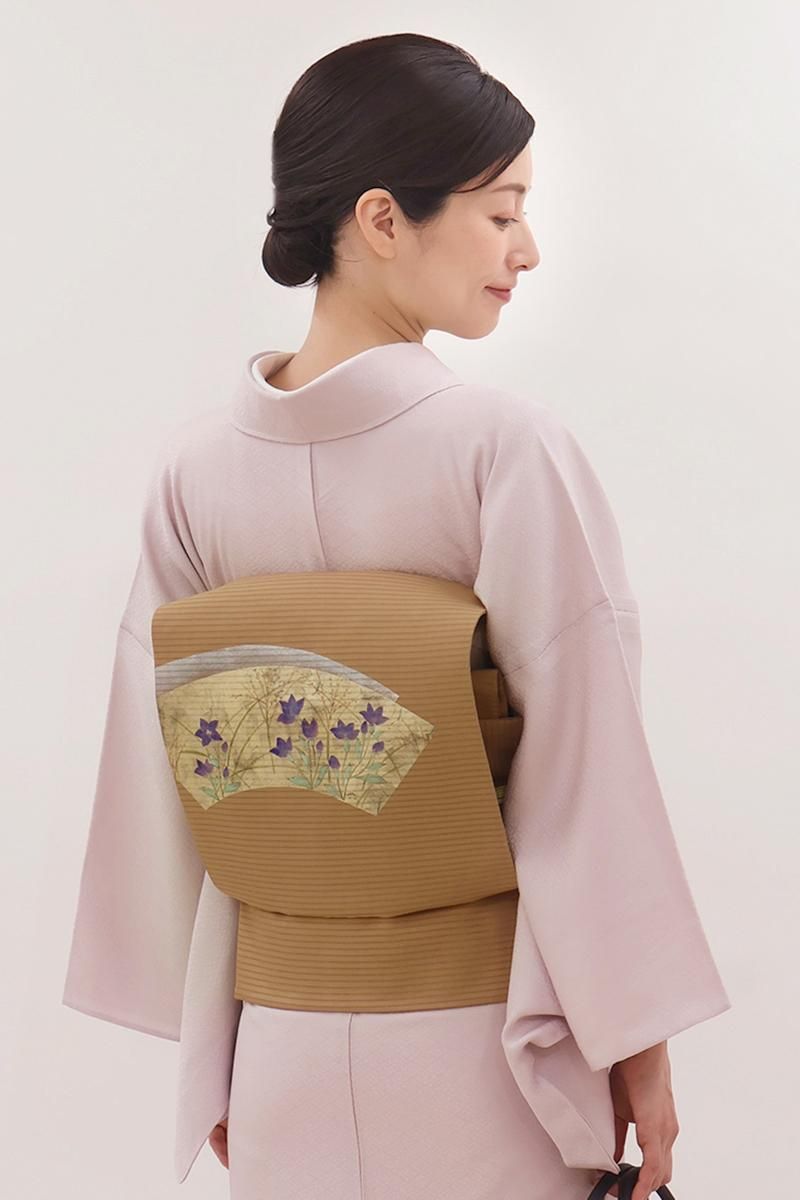 銀座【H-0396】絽塩瀬地 染名古屋帯 丁子茶色 地紙に秋草文（落款入