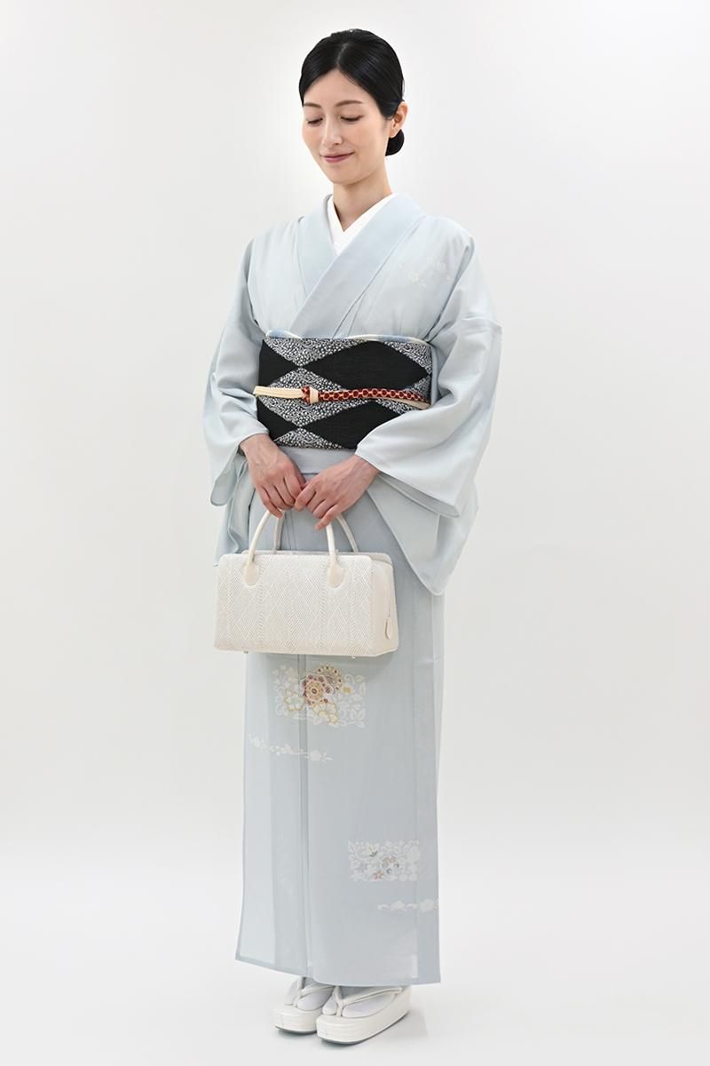 銀座【B-4166】絽 付下げ 淡い藍白色 華文や花唐草文（反端付） :身丈