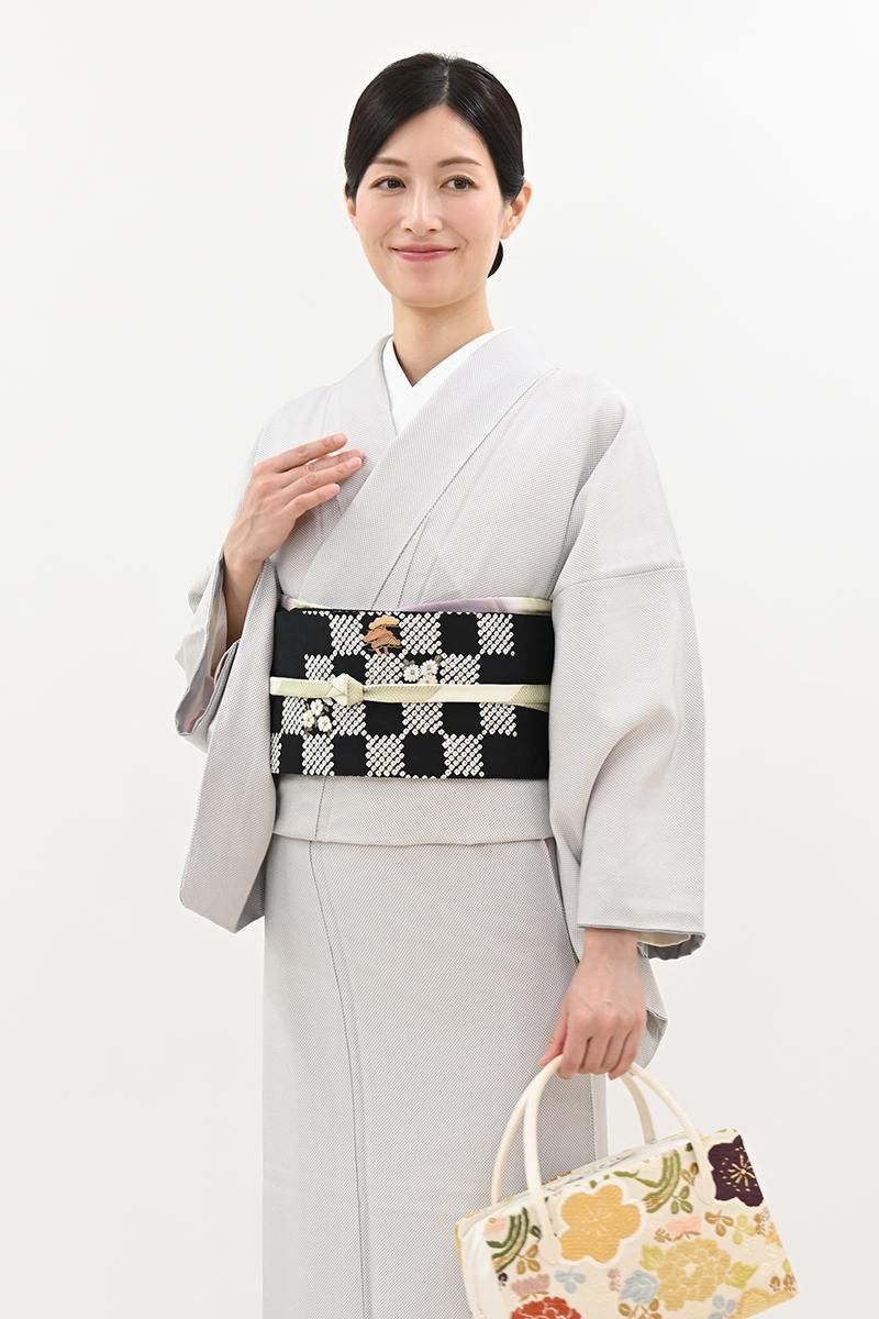 銀座【H-0749】刺繍 名古屋帯 黒色 市松に松や花の図 - 銀座きもの青木