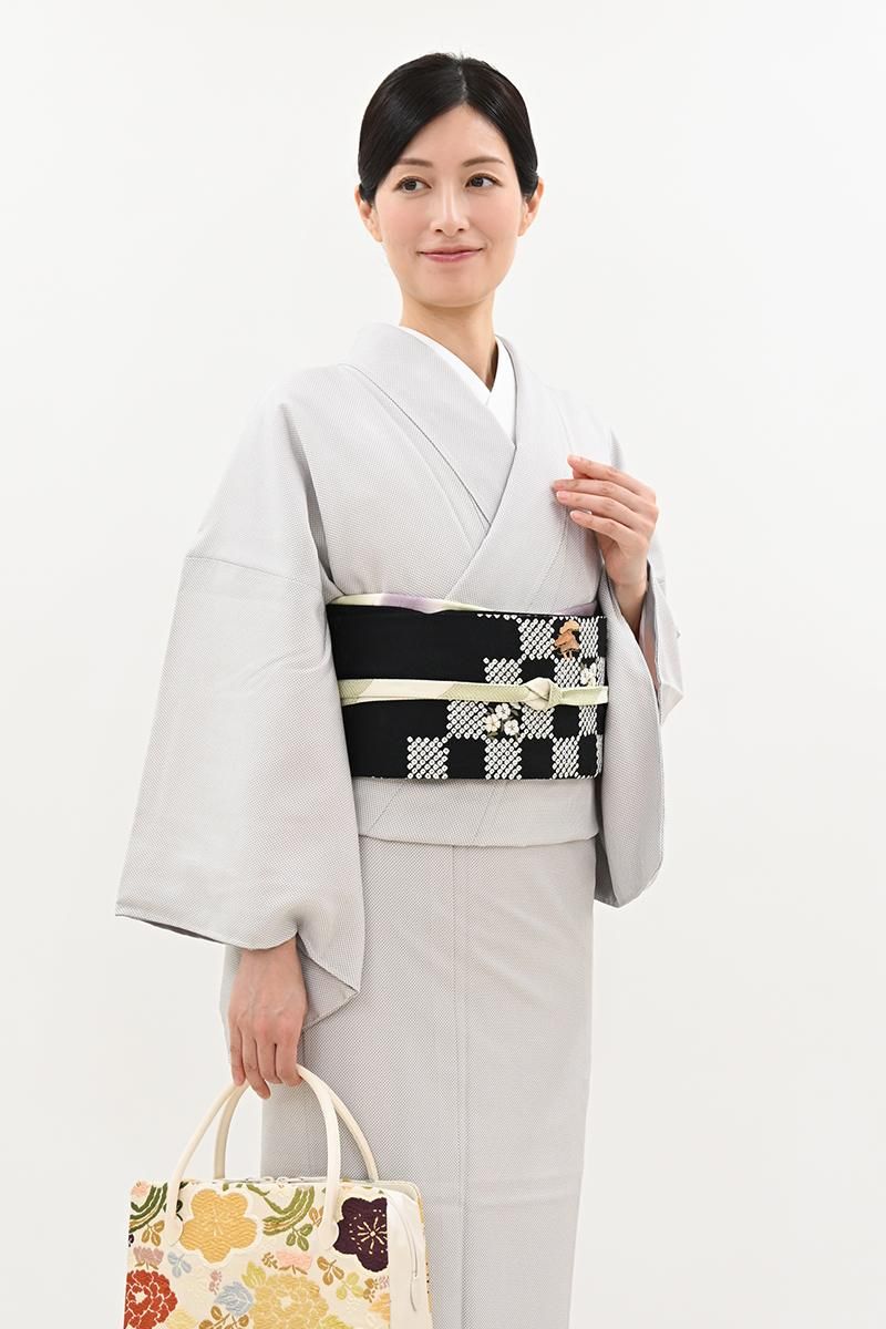 銀座【H-0749】刺繍 名古屋帯 黒色 市松に松や花の図 - 銀座きもの青木