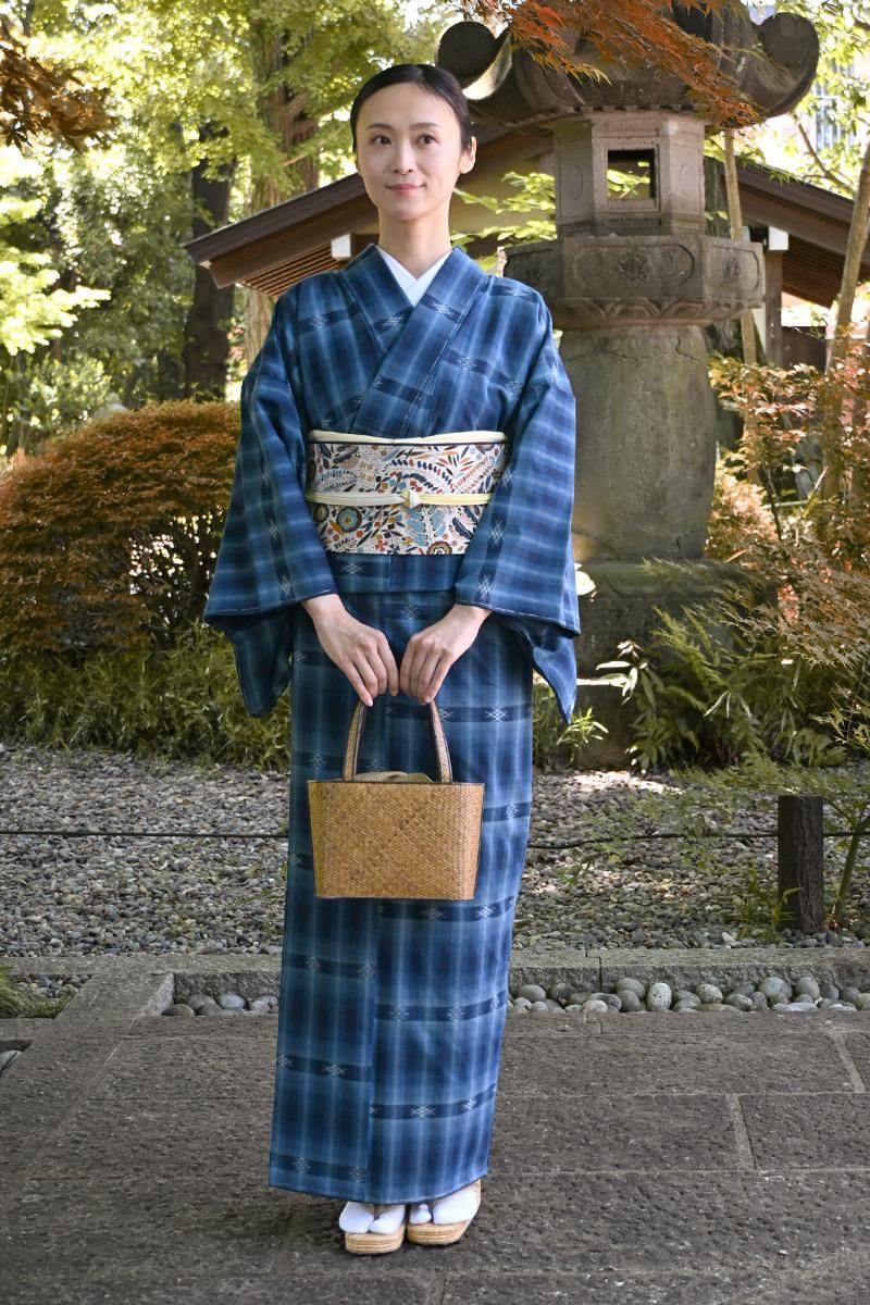 銀座【着物4619】日本工芸会正会員 真栄城喜久江作 琉球美絣 着物