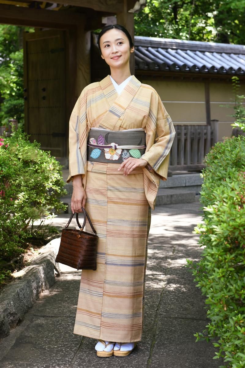 銀座【着物4615】郡上紬 淡い支子色 横段暈し：身丈163/裄68 - 銀座