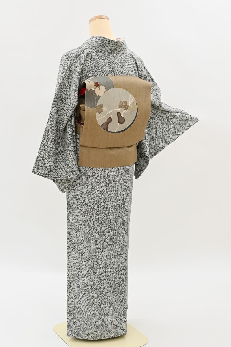 銀座【D-3928】きもの英製 小紋 縮緬地 鈍色 疋田の花文:身丈157/裄67