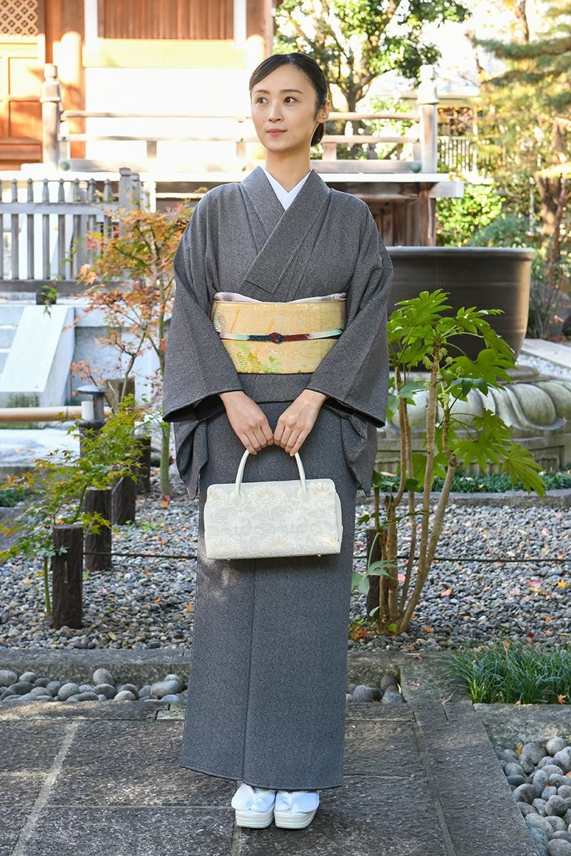 銀座【着物4656】人間国宝 中村勇二郎型 伊勢型小紋 黒色 古代菊（反端