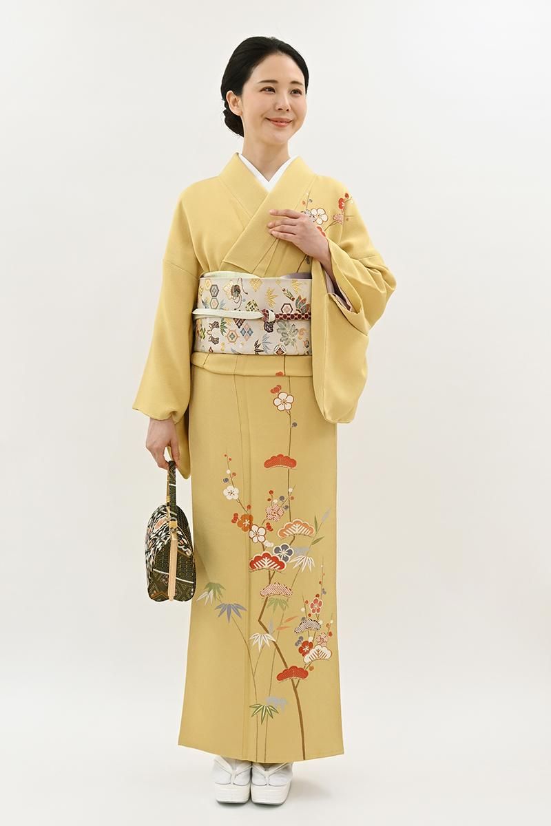 銀座【B-4357】縮緬地 繍一ッ紋 付下げ 玉蜀黍色 松竹梅の図 :身丈