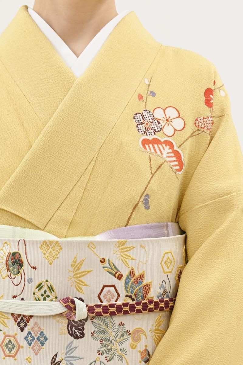 銀座【B-4357】縮緬地 繍一ッ紋 付下げ 玉蜀黍色 松竹梅の図 :身丈