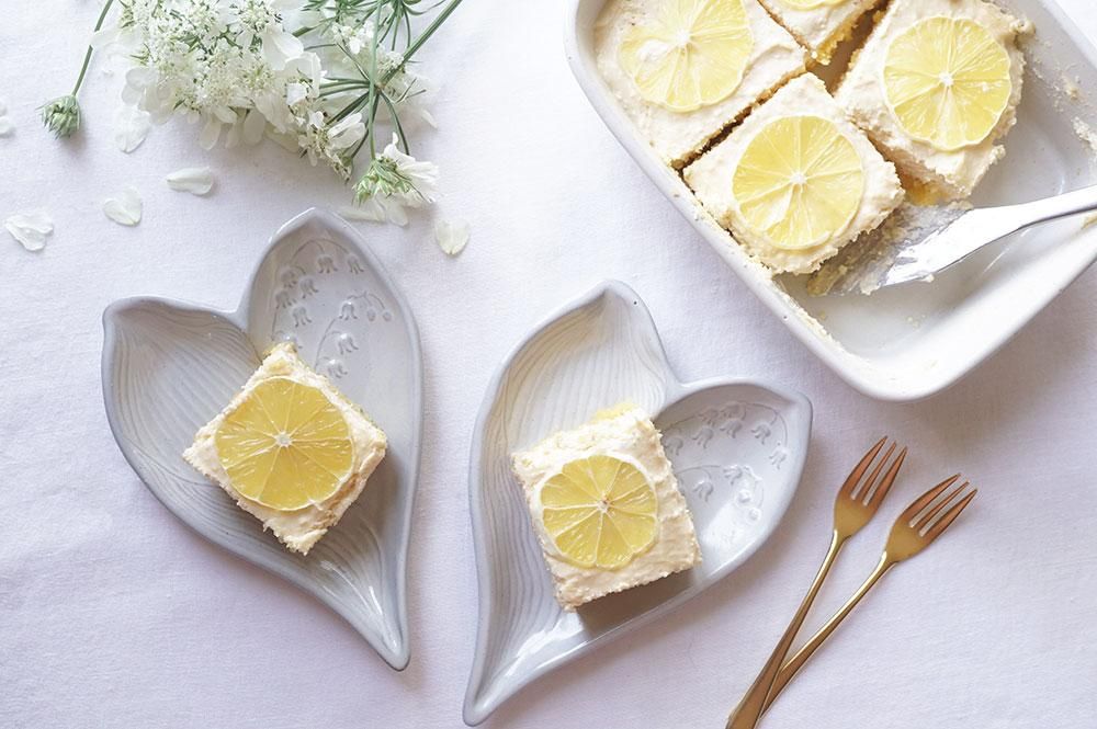 メ8 小さなハートのスズラン皿2客組み / リボン箱入り - 益子焼の