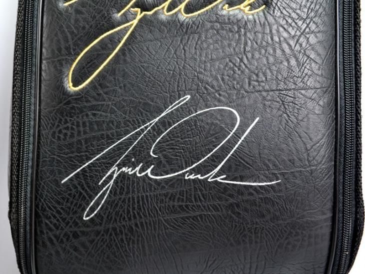 商談中]タイガーウッズ直筆サイン入り＆刺繍入り初代使用モデル