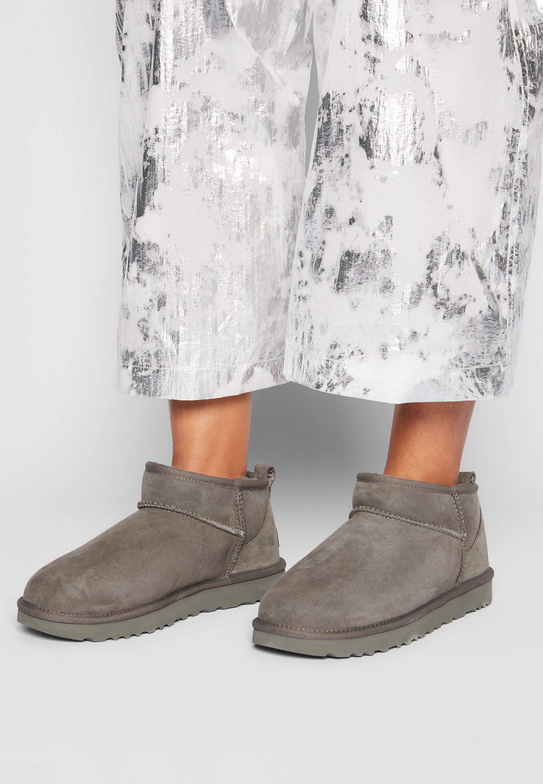 UGG CLASSIC ULTRA MINI - Winter boots - grey - Zalando.co.uk