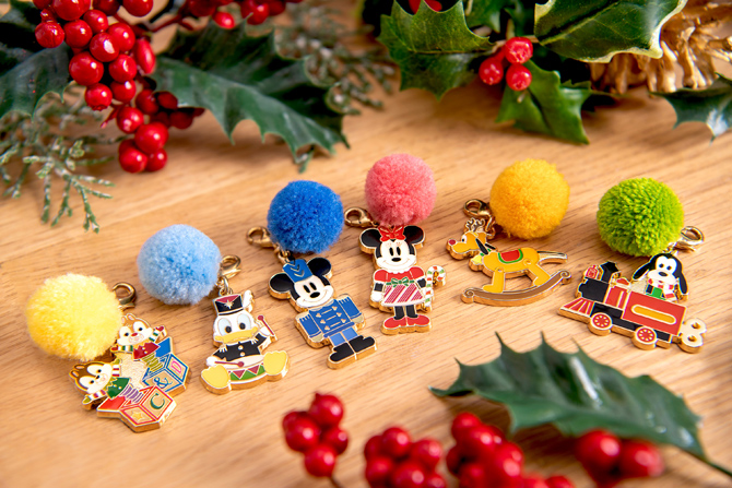 2024】ディズニー・クリスマスのスペシャルグッズが発売！新しい装いの