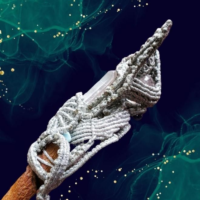 A）パワーストーン半貴石『奇跡の光を宿すスパイラルワンド』