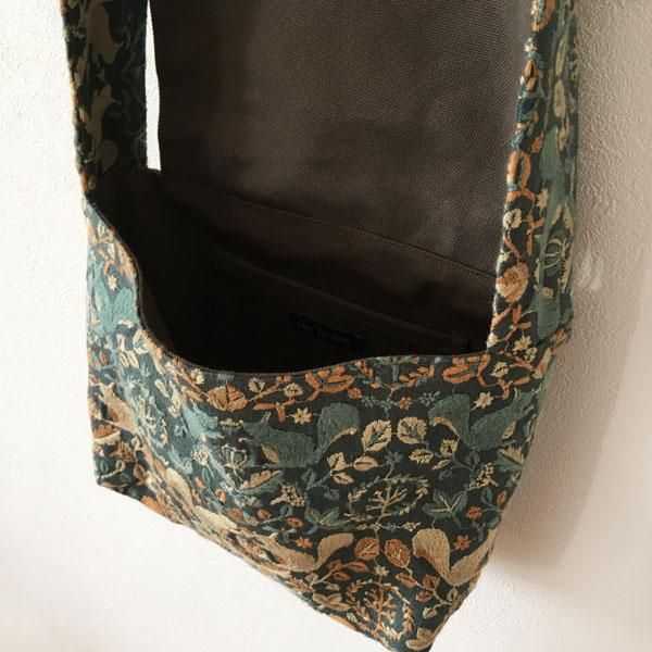 ショルダーバッグ（小） 刺繍生地 リスノモリ - 点と線模様製作所