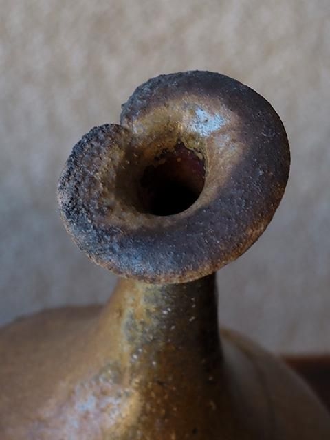 新作・横山直樹の備前一輪挿し | 備前焼きならではの風情とモダンな