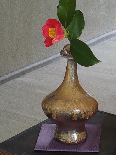 新作・横山直樹の備前一輪挿し | 備前焼きならではの風情とモダンな