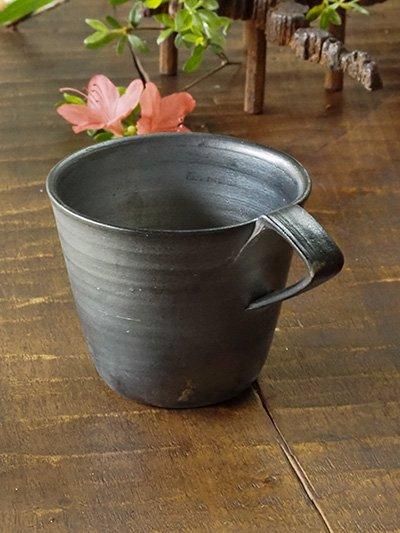 黒備前マグ（L） 作家・鯉渕勇凛の新作 - 備前焼のセレクトショップ