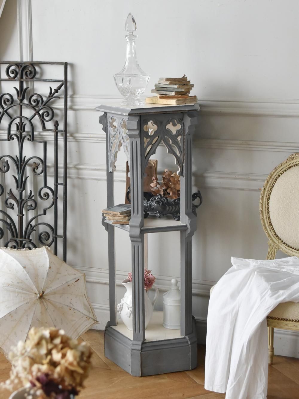 フランスアンティーク家具 アンティークコラム.12 アンティーク花台