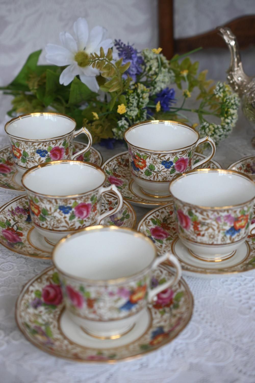 ハマースレイ 金彩とカラフルなお花の絵柄のティーカップ＆ソーサー