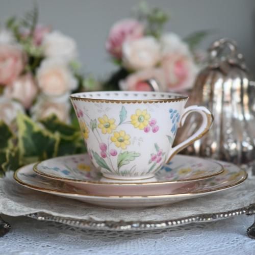 1950年代・トスカン 金彩とピンク地にカラフルなお花模様が