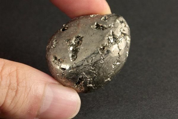 パイライト (黄鉄鉱) 原石 磨き 34.7g｜天然石 原石 通販のキラリ石