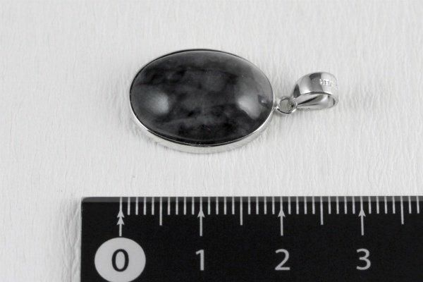 ペンダントトップ 糸魚川産黒翡翠 2.9g｜天然石ペンダント通販 キラリ石