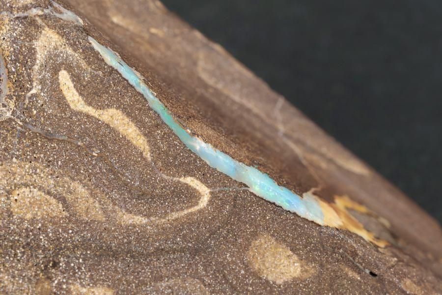 ボルダーオパール 原石 87g｜天然石 原石 通販 キラリ石