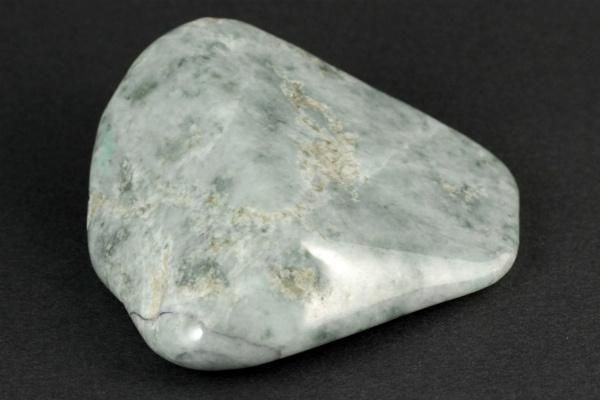 糸魚川産翡翠 原石 磨き 137g｜国産天然石 通販のキラリ石