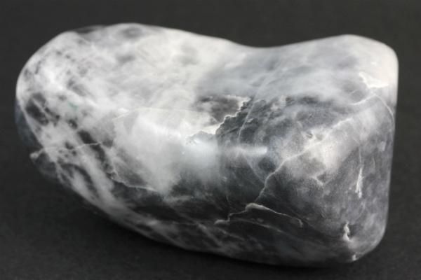 糸魚川産 翡翠 原石 磨き 285g｜天然石 原石 通販のキラリ石