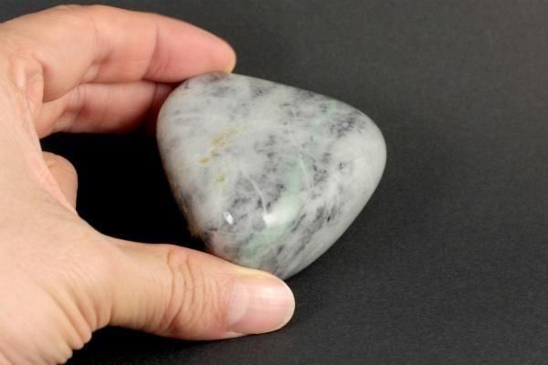 糸魚川産翡翠 原石 磨き 169g｜国産天然石 通販のキラリ石