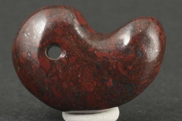 佐渡の赤玉石 勾玉 24g｜天然石 原石 通販のキラリ石