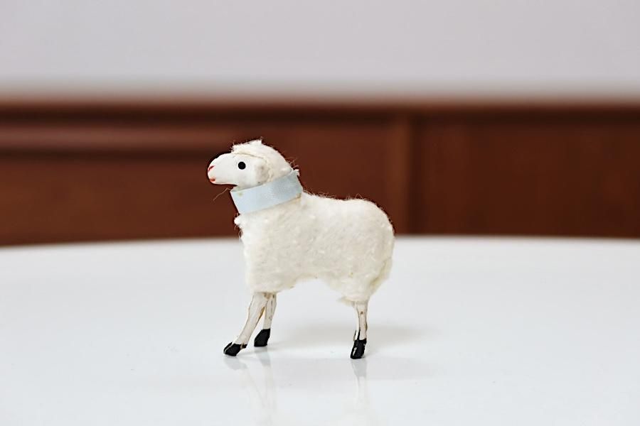 ドイツのアンティークの小さなひつじ/置物/水色リボンS - まいにち北欧