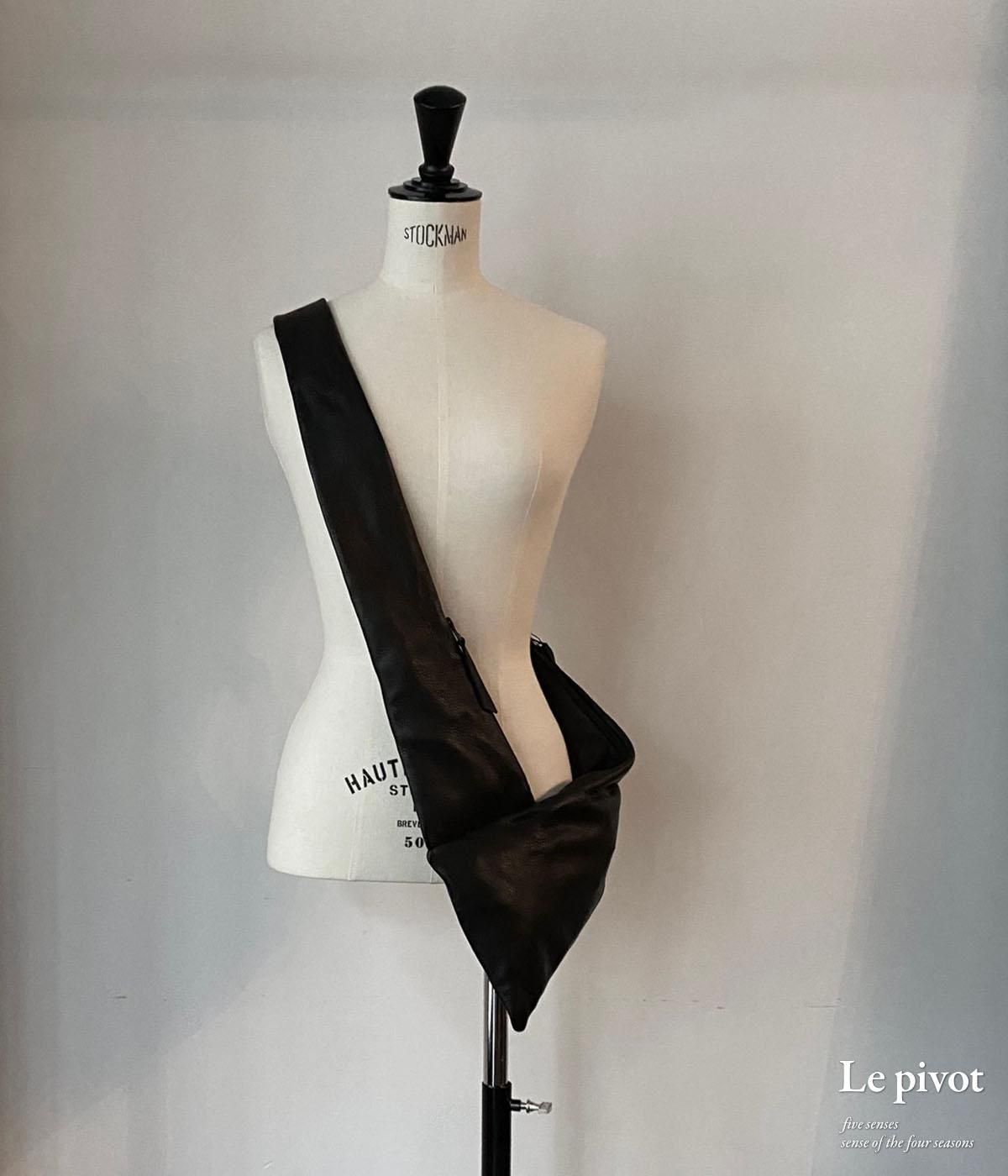 trippen／トリッペン クロスボディバッグ