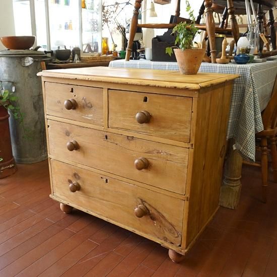 イギリス アンティーク 小ぶりなサイズのオールドパインチェスト