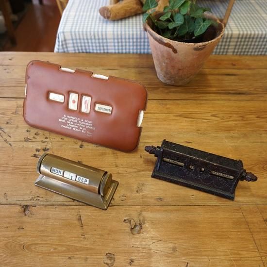 イギリス ヴィンテージ デスクカレンダー 万年カレンダー 真鍮製