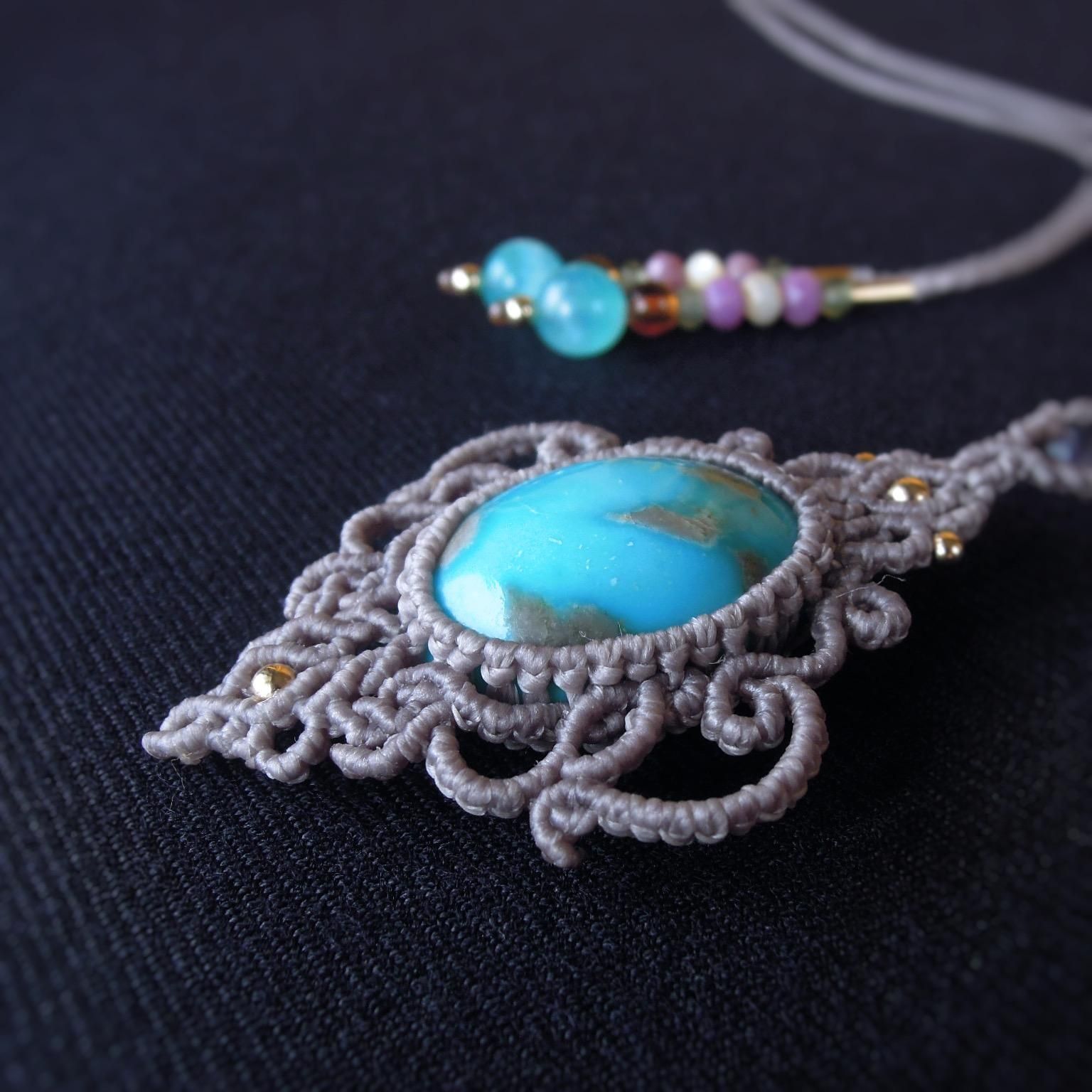 販売開始10月7日（金）21時】ターコイズ マクラメネックレス 額縁模様