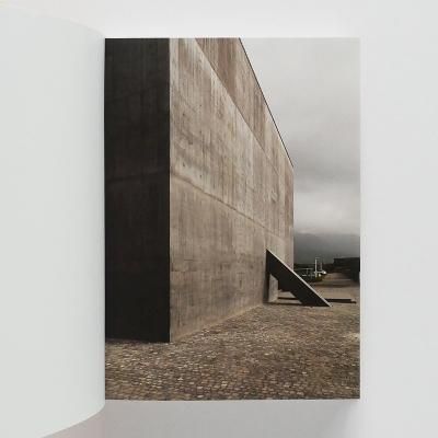 ヴァレリオ・オルジアティ【Built: By Valerio Olgiati】 - 京都にある