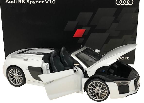 AUDI SPORT特注 1/18スケール「アウディR8スパイダー V10」（Suzuka
