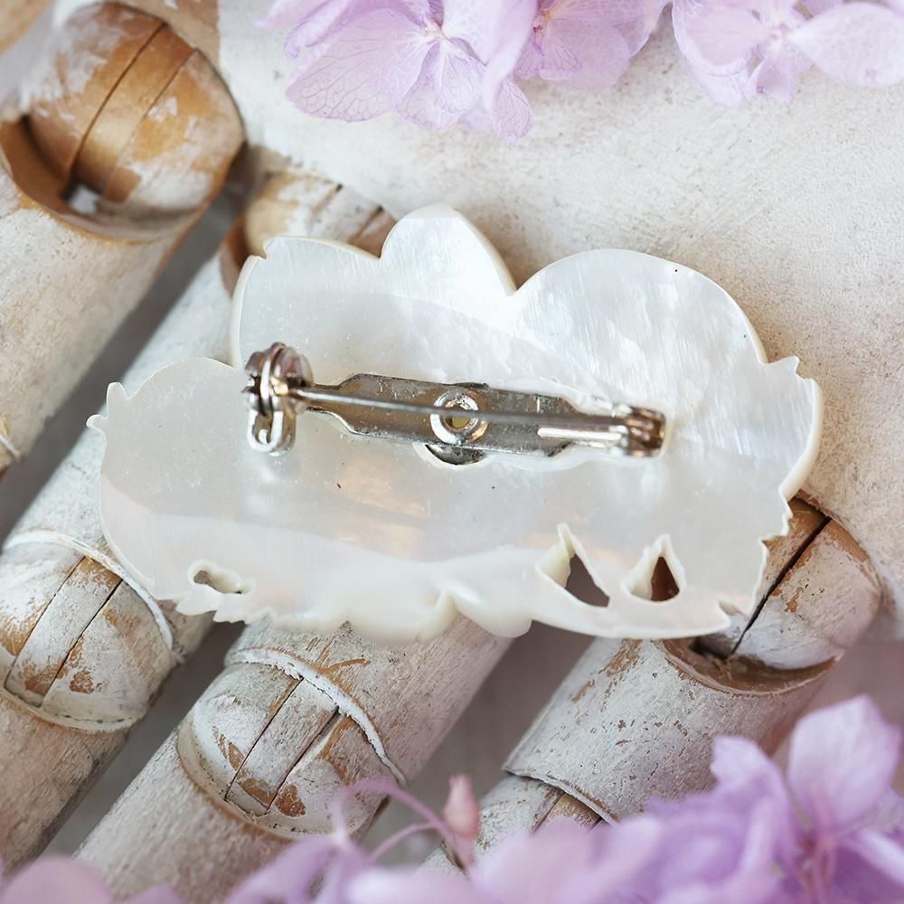 白蝶貝のお花のブローチ - 海福雑貨通販部