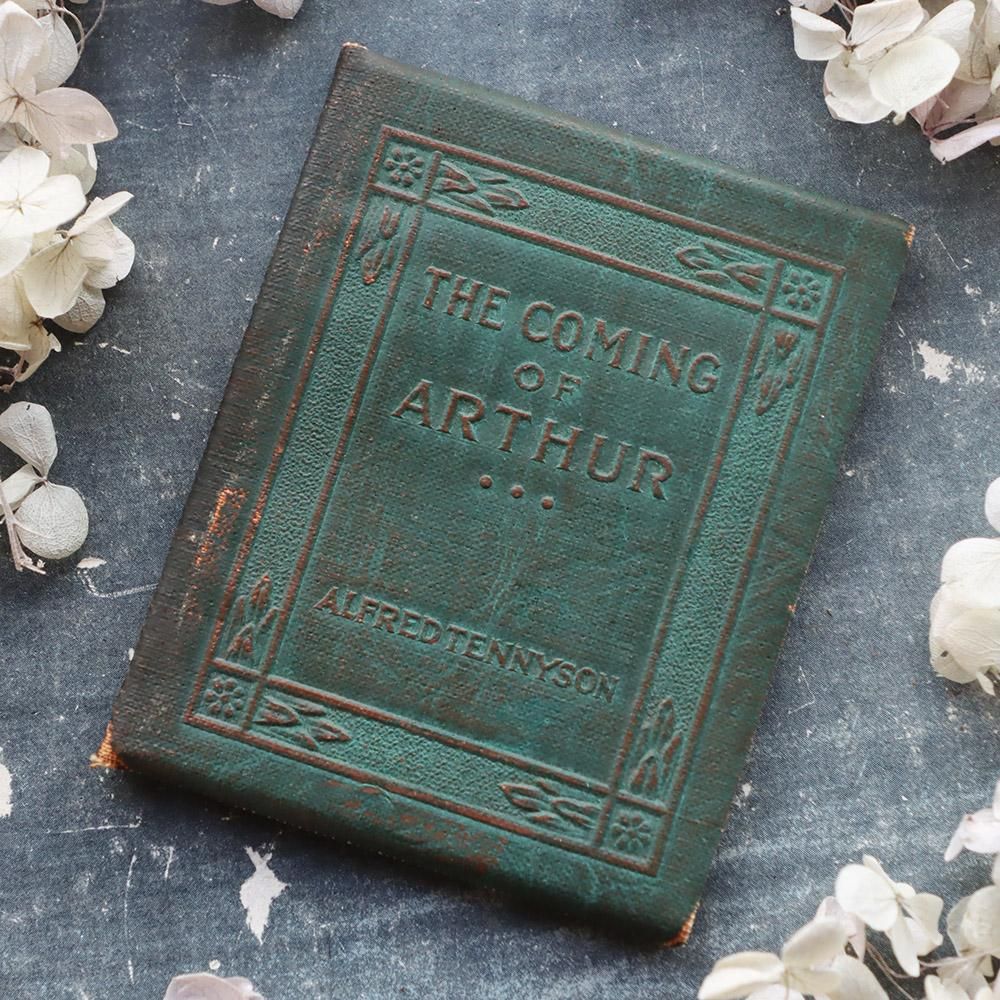 アンティーク豆本「THE COMING OF ARTHUR」 - 海福雑貨通販部