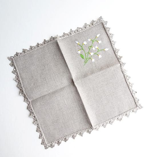 tr002 リトアニア 手刺繍の縁かがりレースと白いお花 リネンの