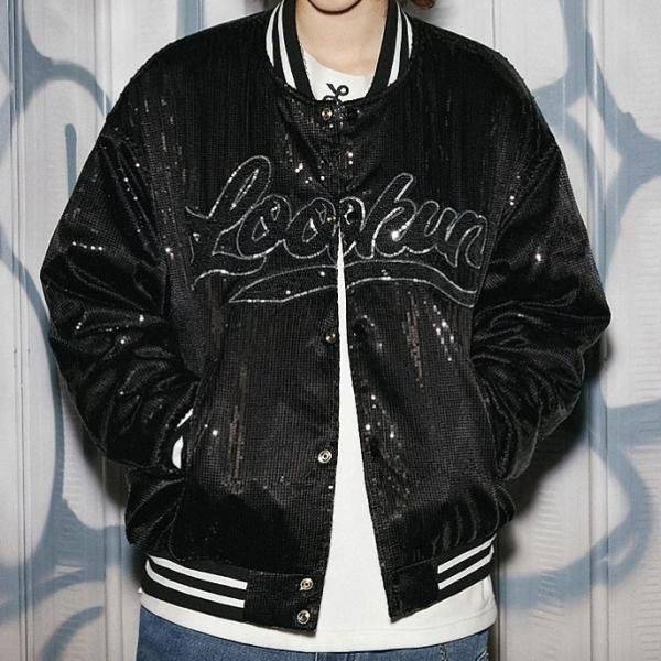 大特価】ブラック フロントロゴ スパンコール メタリック スタジャン