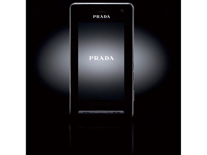ドコモ、新機種「PRADA Phone by LG」を発表 - 価格.com