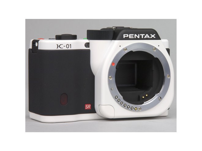 ペンタックス、ミラーレス一眼「K-01」のボディ単体を5/11発売 - 価格.com