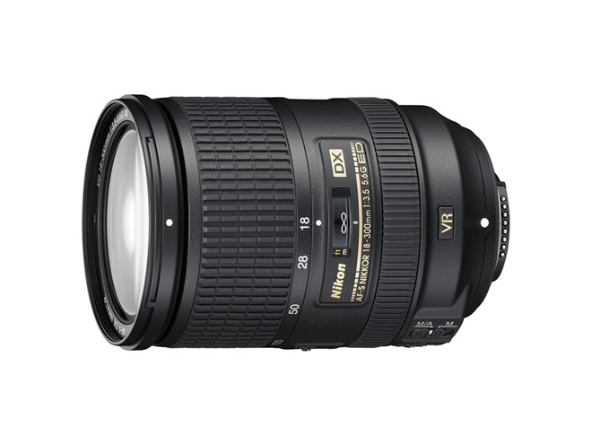 ニコン、「D7000」に18-300mmレンズキットを追加 - 価格.com