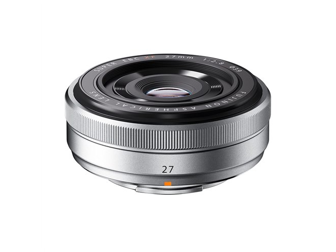 富士フイルム、単焦点レンズ「XF27mmF2.8」のシルバーを10/12発売