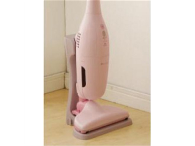 アイリスオーヤマ、軽量1.35kgで下重心設計のスティッククリーナー
