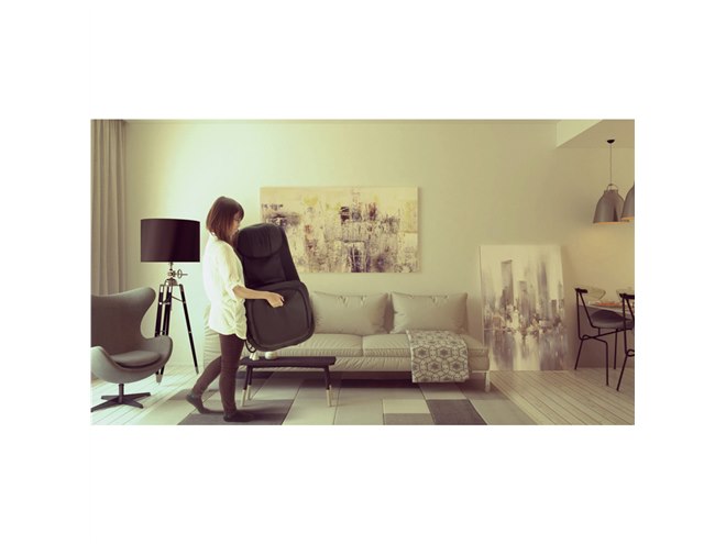 もみ、たたき、指圧、振動”対応の薄型折りたたみ式マッサージチェア