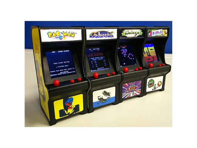 実際にプレイできる、超ミニサイズのアーケード型ゲーム機「TINY