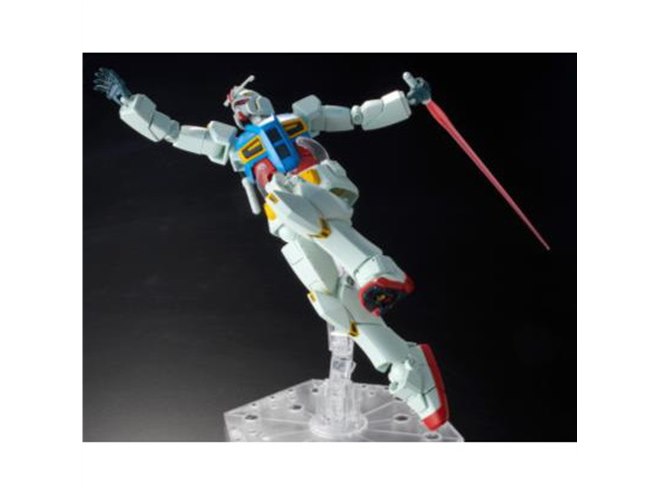 バンダイ、“工業デザイン視点”で設計したガンプラ「HG 1/144 ガンダム