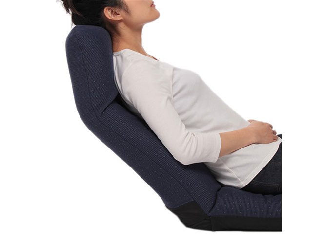 ANA機のファーストクラスシート生地を採用した座椅子 - 価格.com